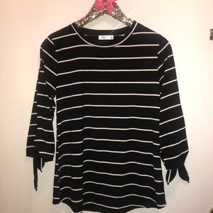 Tickled Teal adorable peek-a-boo 3/4 sleeve tee 🎀